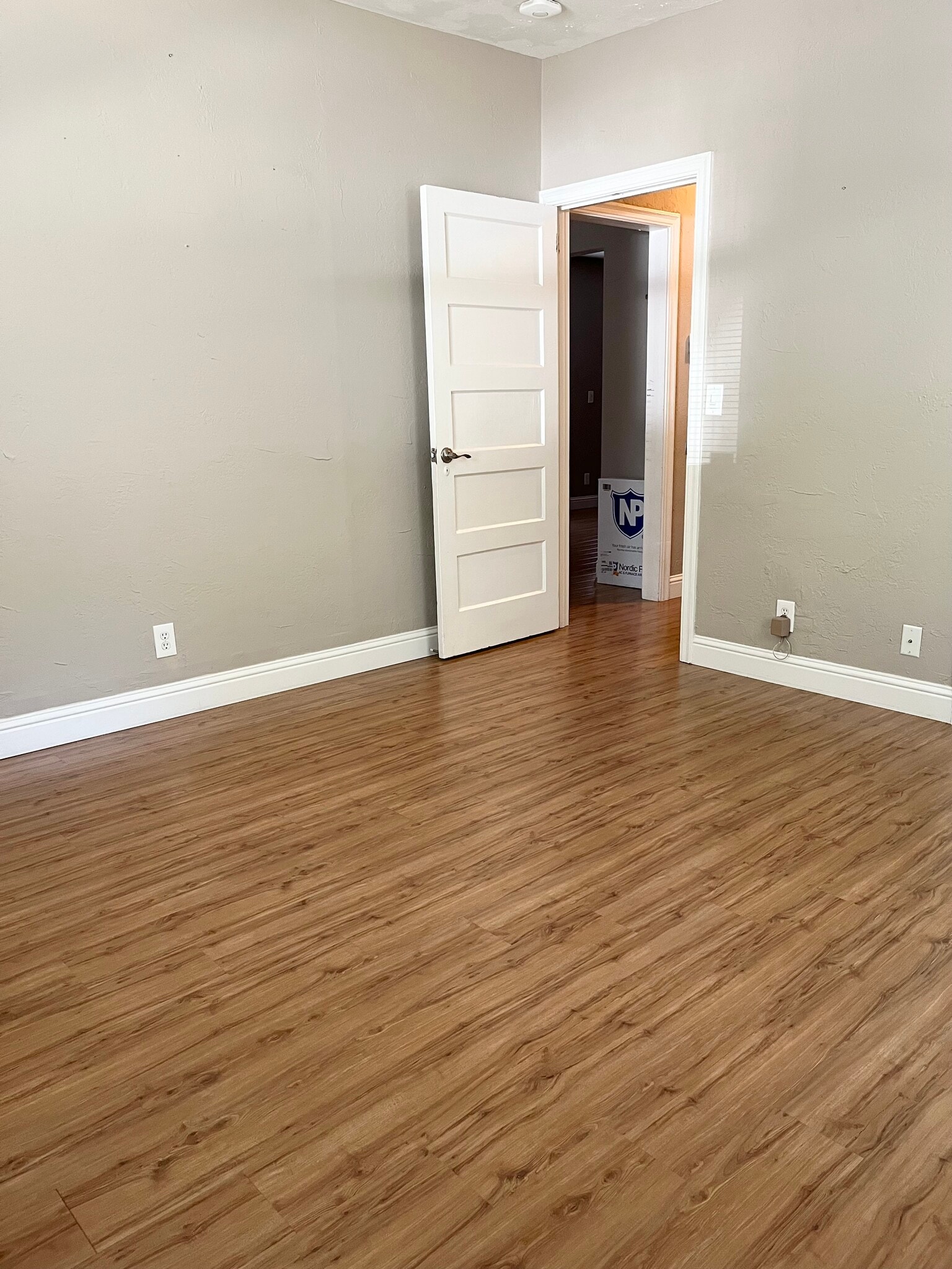 Unfurnished room 1 - 1912 E St