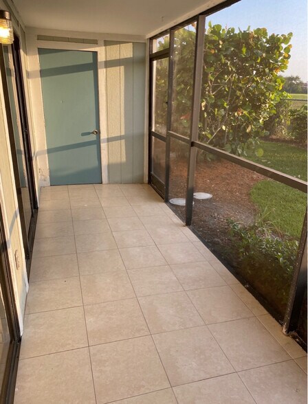 Building Photo - 9727 Hammocks Blvd