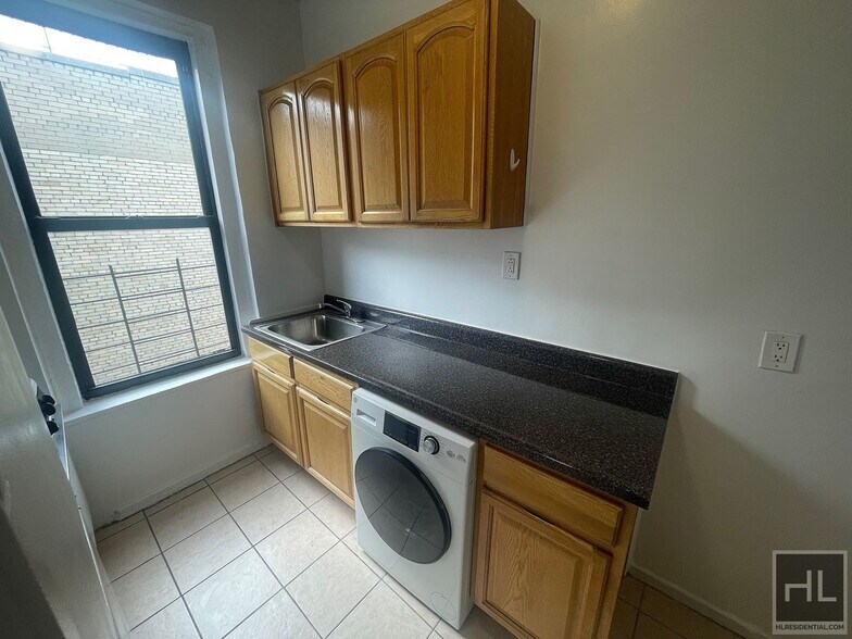 Building Photo - HAVEN AVENUE