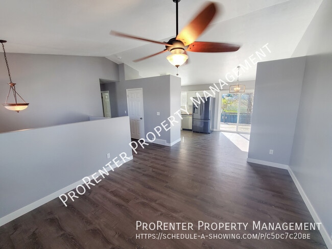 Building Photo - 4252 Midland Dr