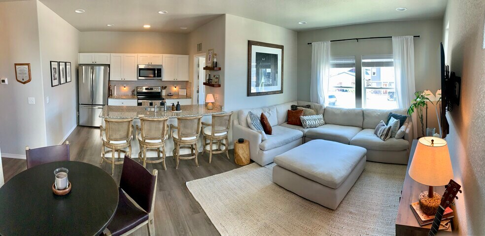 Building Photo - 713 Grissom Dr