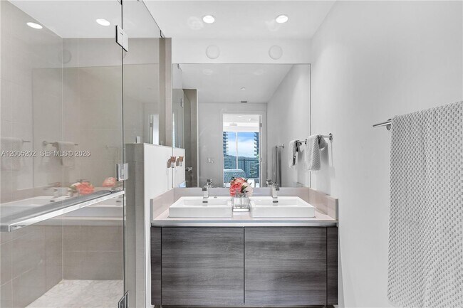 Building Photo - 1080 Brickell Ave