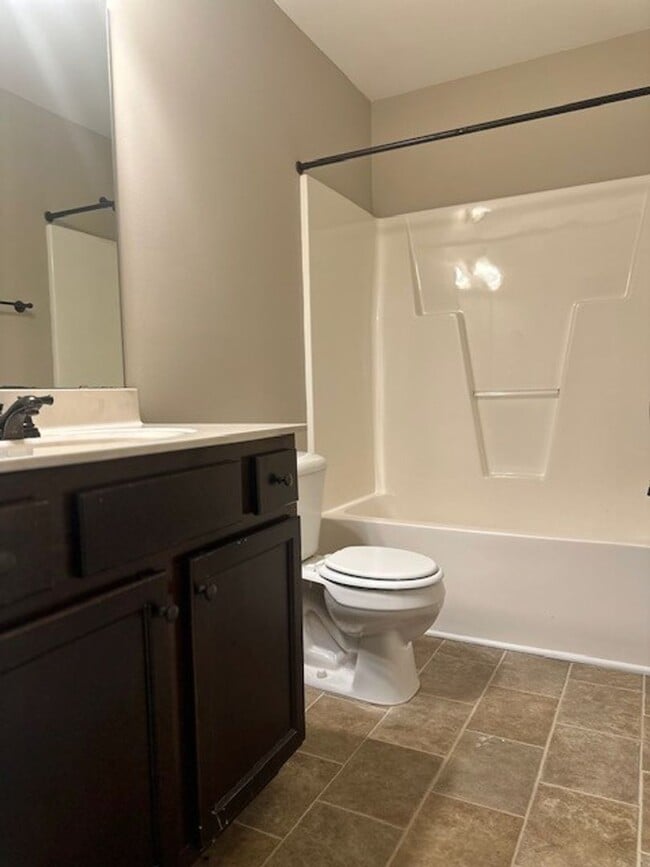 Building Photo - 3 Bed/2 Bath Home - 10 minutes to SJAFB!