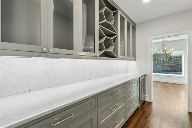 Building Photo - 6721 Meadowcreek Dr