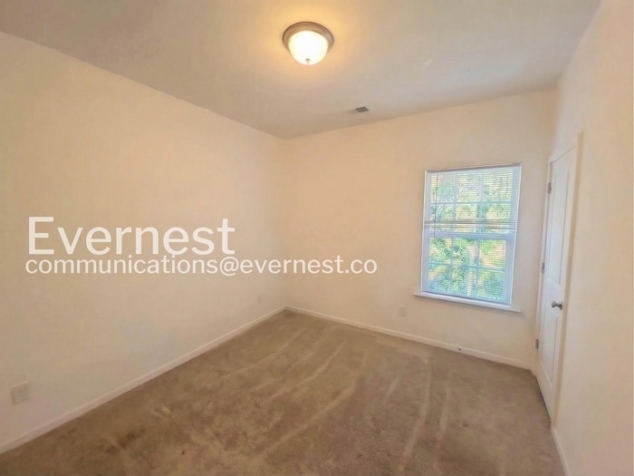 Building Photo - 225 Tanner St