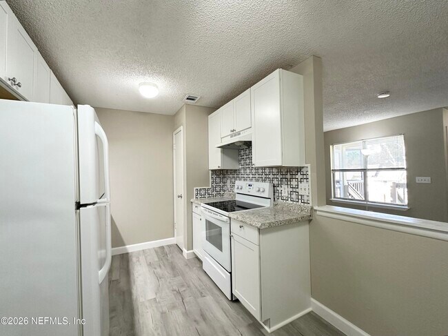 Building Photo - 1600 Big Tree Rd