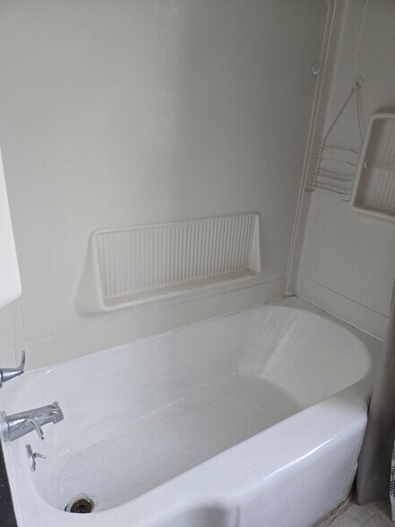 Building Photo - 206 E Main St