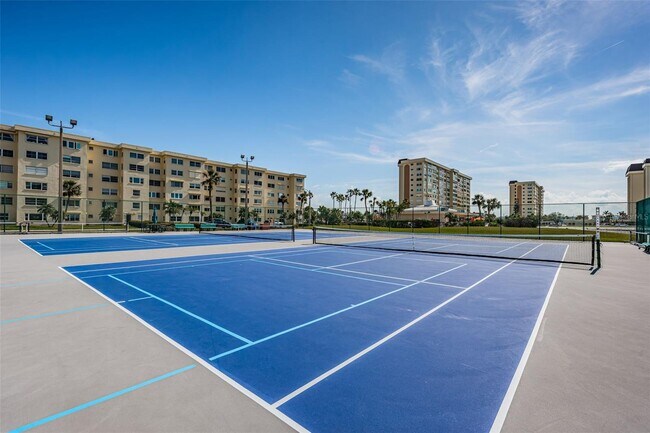 Building Photo - 4650 Cove Cir