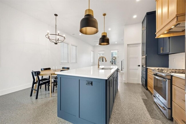 Building Photo - 966 Hangar Dr