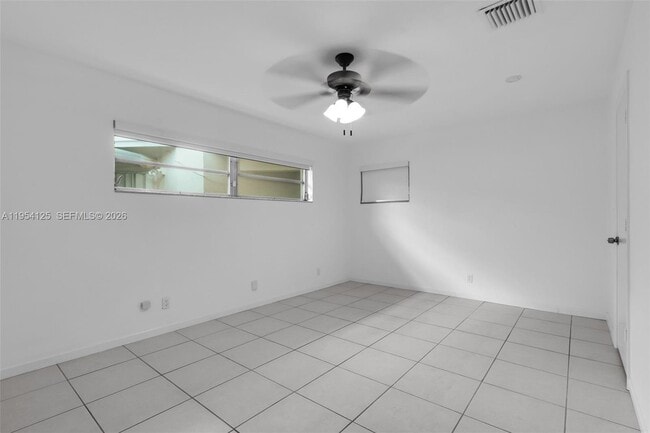 Building Photo - 4700 NE 21st Ave