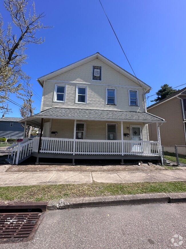 Building Photo - 607 Plymouth St