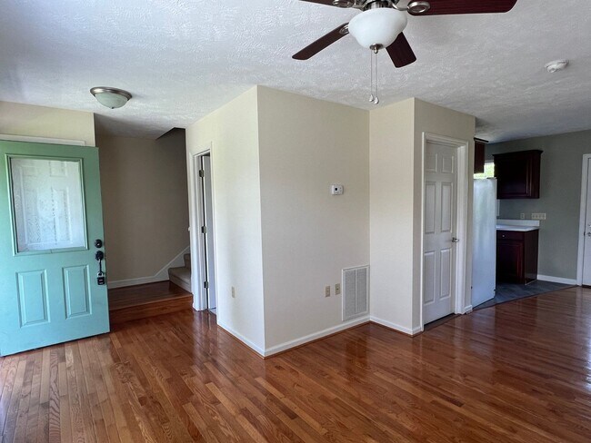 Building Photo - AVAILABLE January 2026! Secluded 2 bedroom...