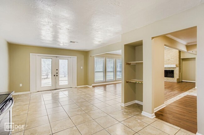 Building Photo - 15710 Sandy Hill Dr