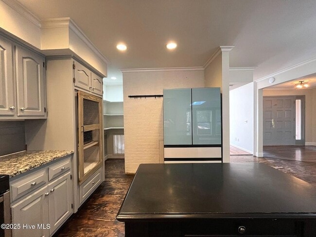 Building Photo - 7 Ash Ct