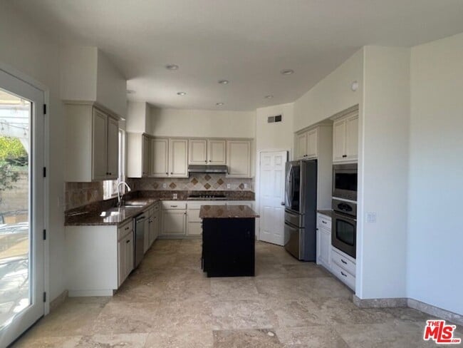 Building Photo - 24224 Edelweiss Ct
