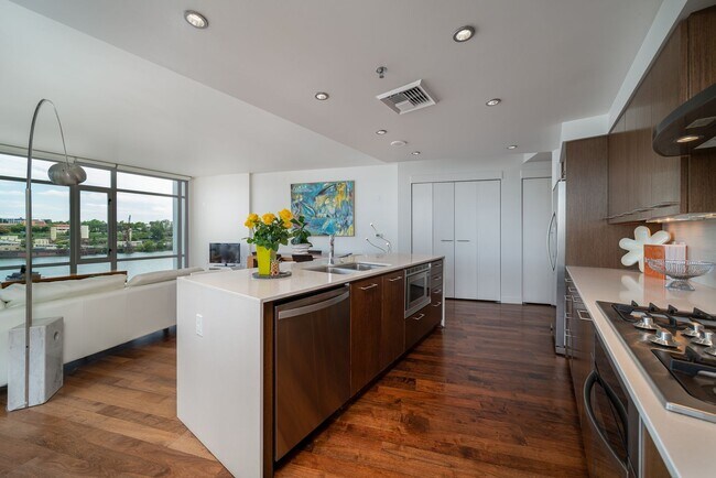 Building Photo - FULLY FURNISHED Waterfront Pearl Condo w/most utilities/2 parking spaces/most utilities