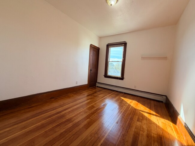 Building Photo - 32 Alpine Ave