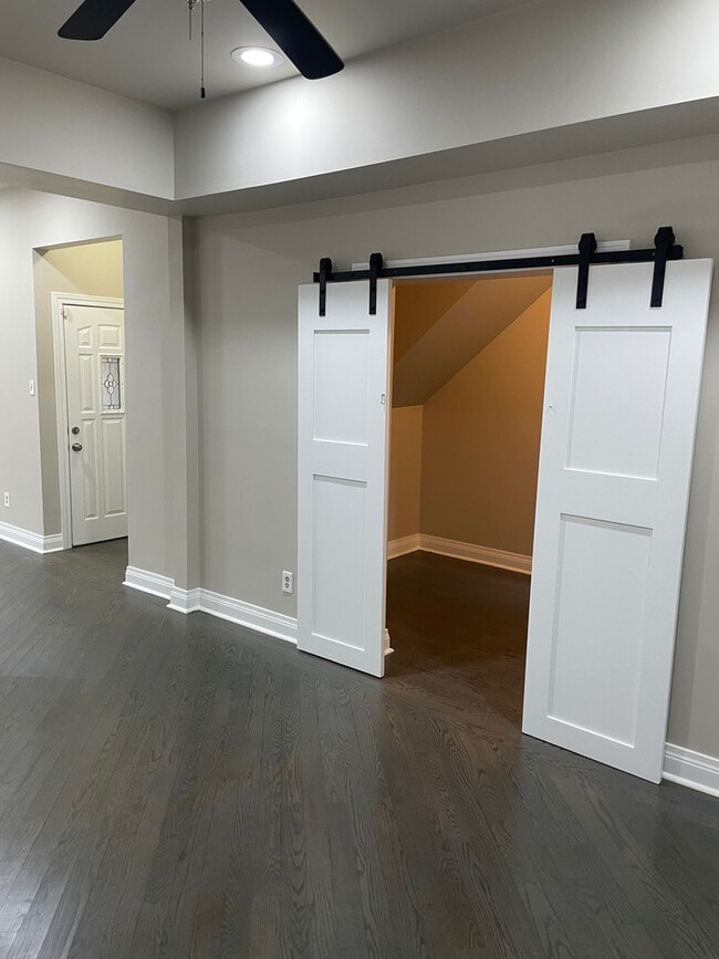 Building Photo - 2826 W Lyndale St