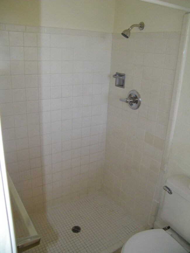 Building Photo - 3 Bed, 2 Bath Tucson Rental with Carport &...
