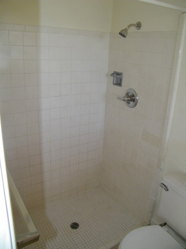 Building Photo - Pending/ Rented - 3 Bed, 2 Bath Tucson Ren...