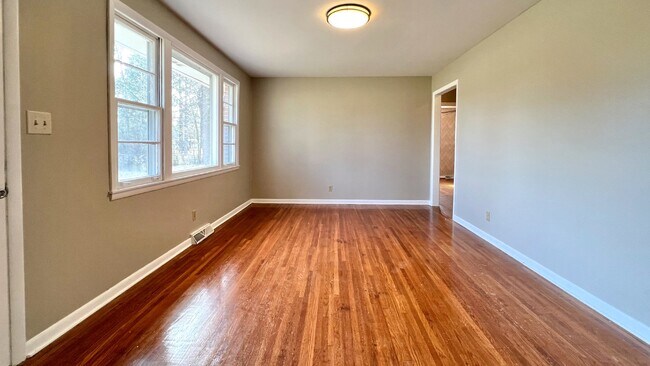 Building Photo - Coming Soon : 3BR+, 1 1/2BA house in Greenbrier