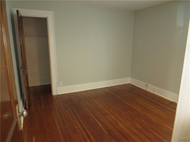Building Photo - 126 Shotwell Park