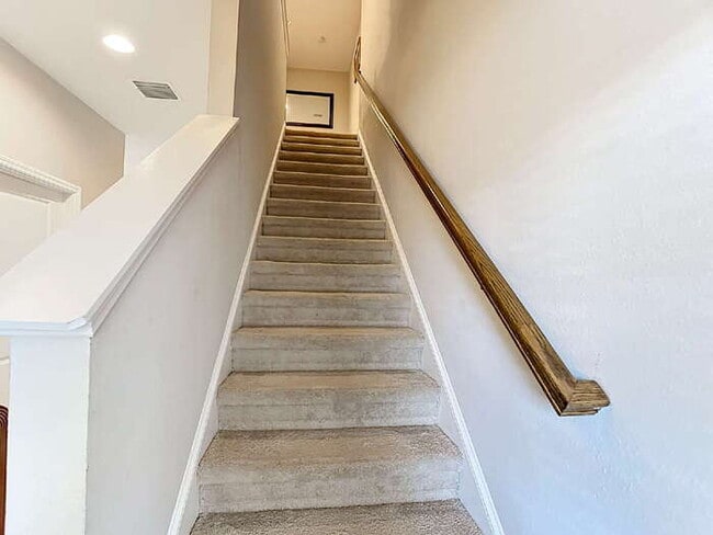 Building Photo - 10525 Oakside Dr