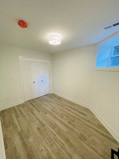 Building Photo - 843 W Wellington Ave