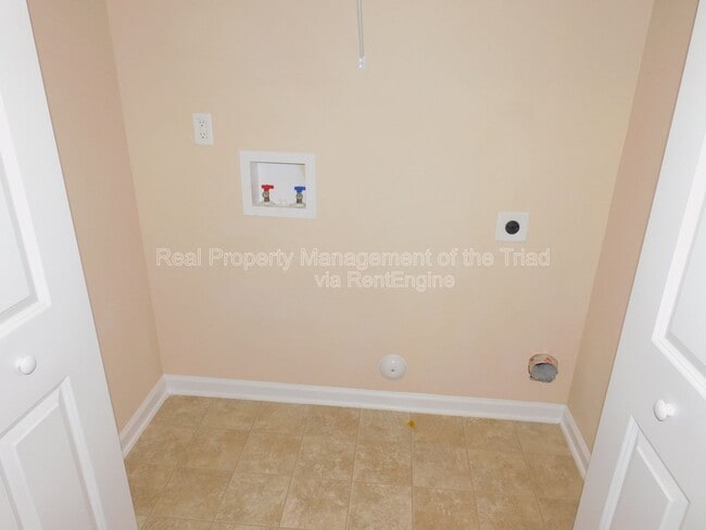 Building Photo - 4621 Chapel Ridge Dr