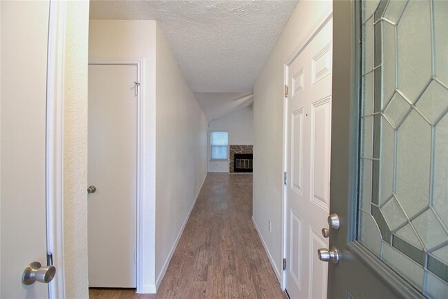 Building Photo - 12100 Lavinia Ln