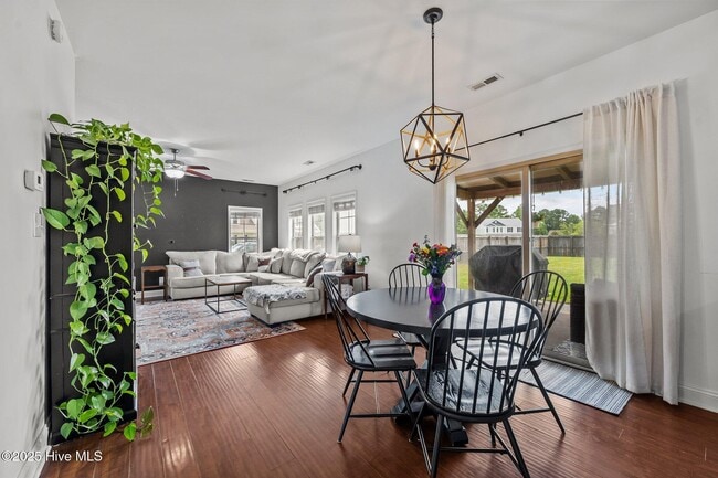 Building Photo - 300 Onyx Ct