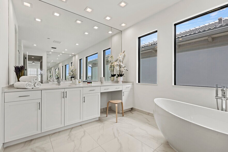 Building Photo - 12884 Wingspan Ct