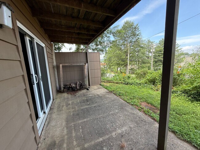 Building Photo - 319 Harvest Dr