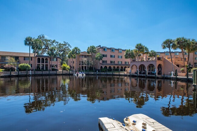 Building Photo - Adorable condo, waterfront view