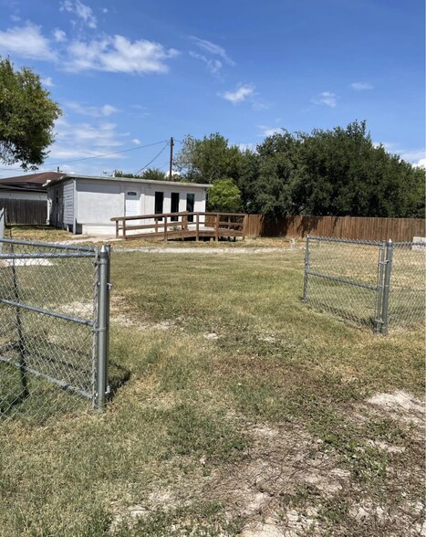 Primary Photo - 730 N Dahlia St