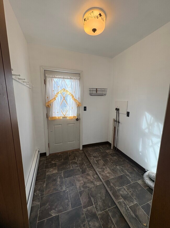 Building Photo - 23 St David St