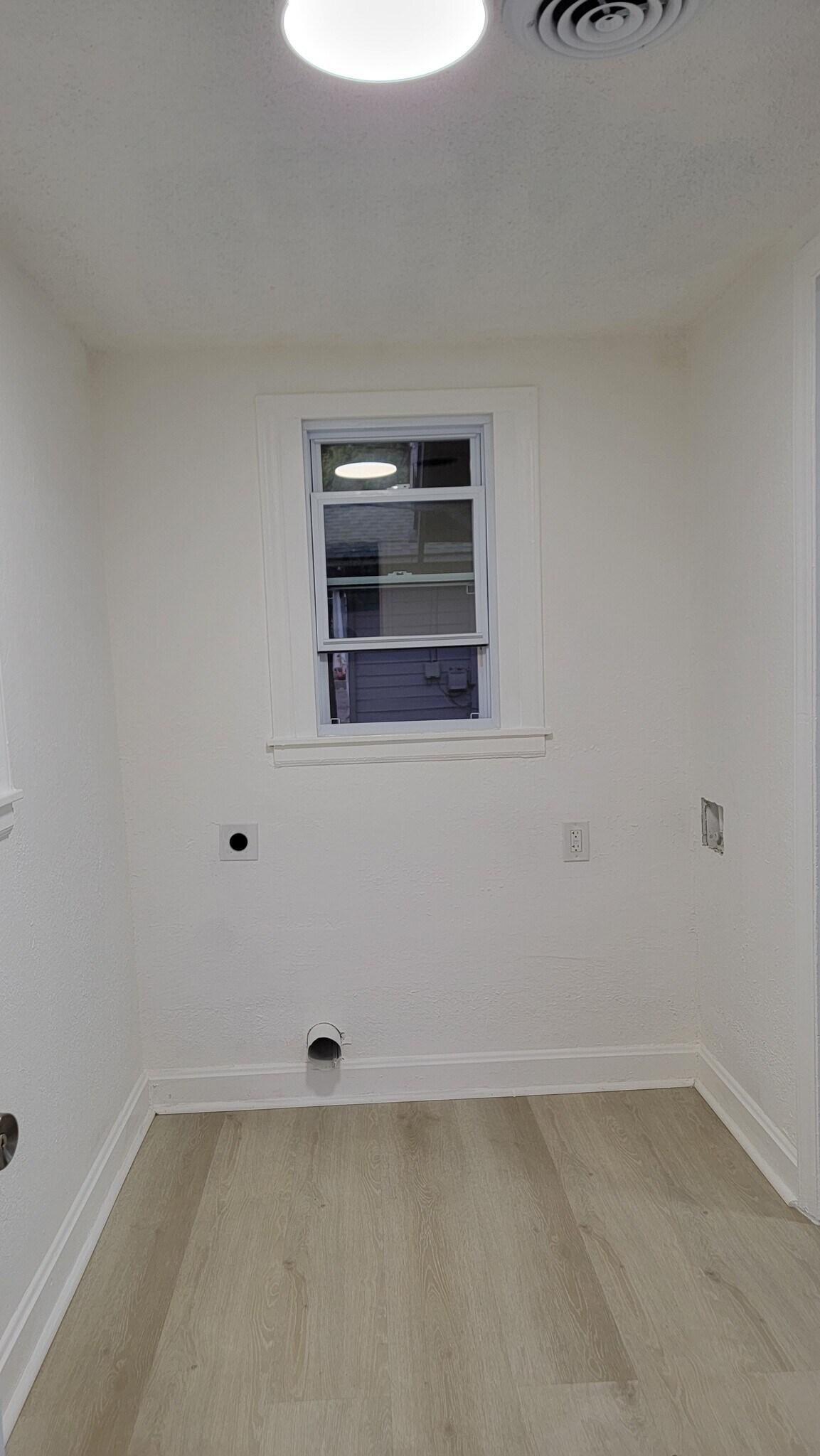 Building Photo - 6636 Tracy Ave