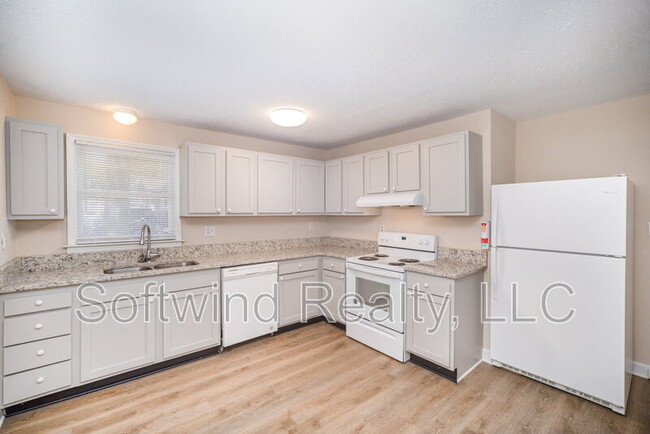 Building Photo - 554 Spring St SW