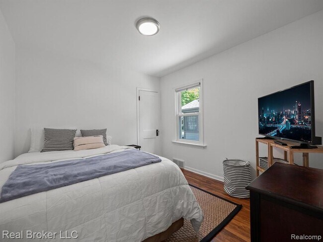 Building Photo - 1428 Bennaville Ave