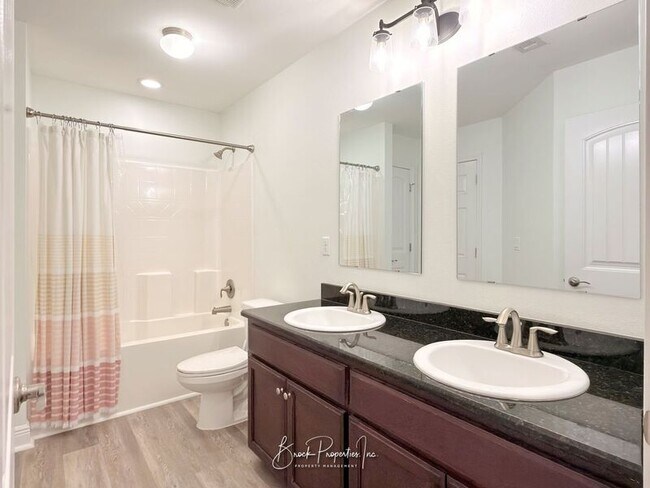 Building Photo - 6185 Autumn Pines Cir