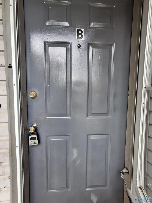 Building Photo - 6206 Friar Tuck Dr NW