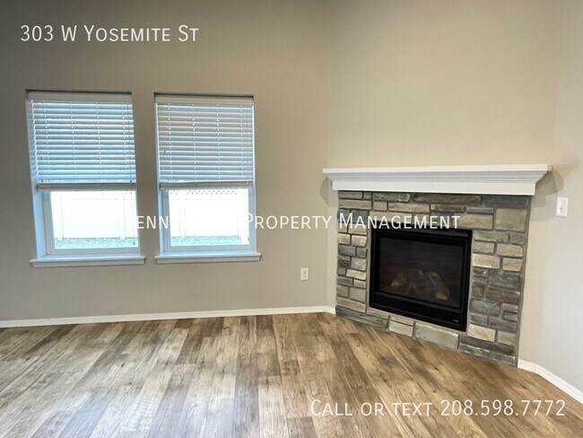 Building Photo - 303 W Yosemite St
