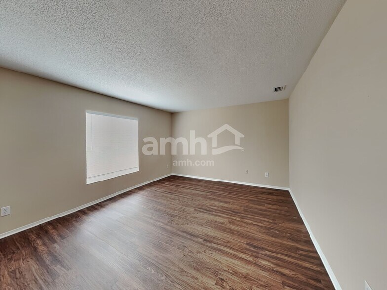 Building Photo - 2050 Harcourt Pl