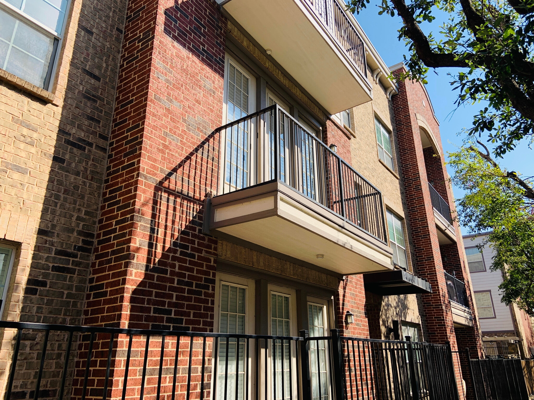 Building Photo - 1020 Texas St