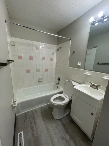 Building Photo - 343 Pershing Ave NE