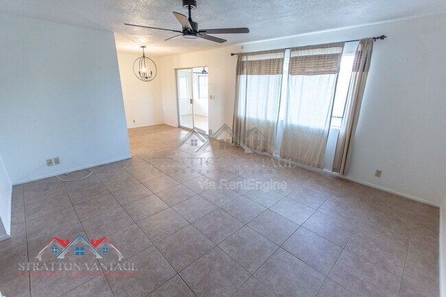 Building Photo - 5706 E Des Moines St