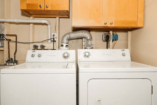 Building Photo - 1354 Broadway