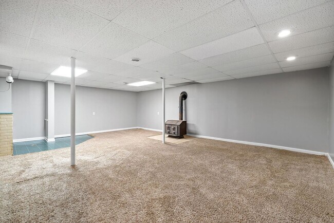 Building Photo - Lovely home on beautiful, wooded corner - Just Reduced