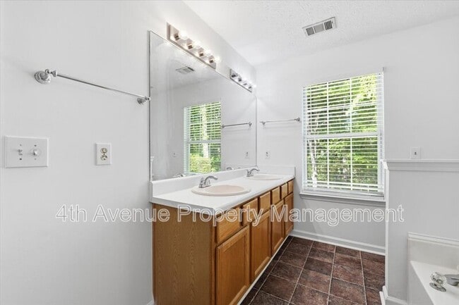 Building Photo - 407 Crested View Dr