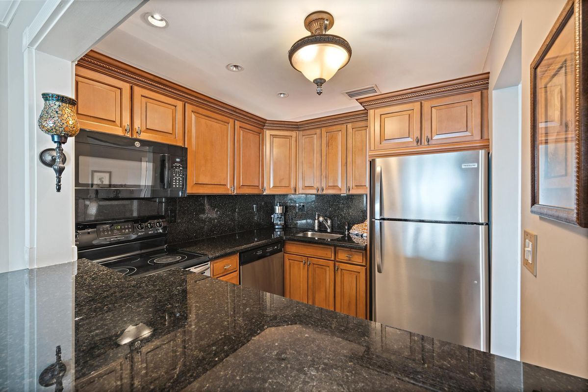 Building Photo - 400 Wilma Cir